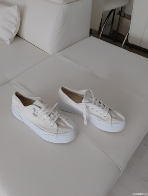 Vând tenesi sport H&M  purtați,in stare buna,, produs de calitate. - imagine 3