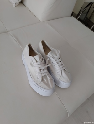 Vând tenesi sport H&M  purtați,in stare buna,, produs de calitate. - imagine 5