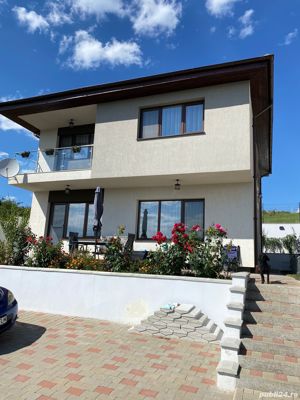 Vand casa individuala