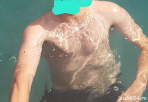 Tanar discret pentru domnisoare doamne