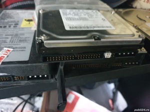Lot colectie HDD IDE RETRO, rack mobil hardisk, alte accesorii pentru exponat