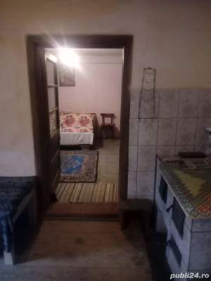  Casa cu 2 Camere, Curte Generoasă ,Cămară și Pivniță - Localitatea Tălagiu, Județul Arad - imagine 3