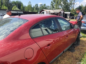 Dezmembrez Renault Fluence an 2012 motor 1.6  16 V benzina Km in bord 66.000 - imagine 4