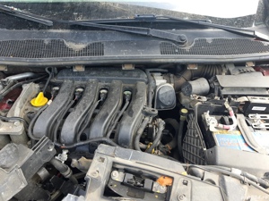 Dezmembrez Renault Fluence an 2012 motor 1.6  16 V benzina Km in bord 66.000 - imagine 7