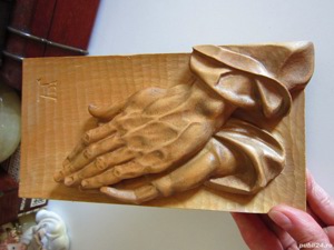 cadou deosebit Tablou 3D Maini dupa A.Durer sculptura lemn 1970  - imagine 4