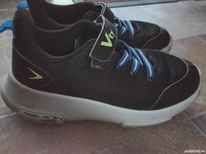 Adidasi cu scai marimea 31