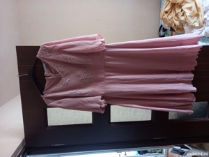 rochie cu broderie - imagine 2