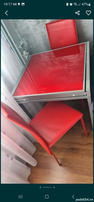 Masa din sticla cu rama din metal si 4 scaune 