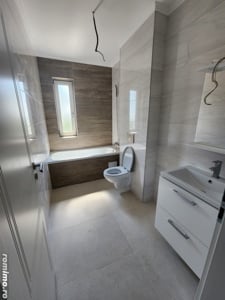 Vând apartament cu 2 camere decomandat în Giroc  - imagine 1