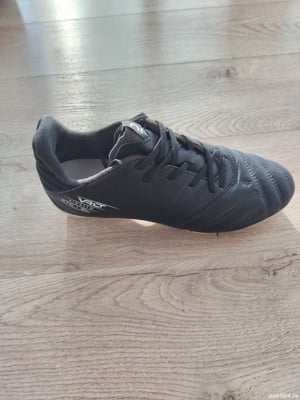 Vând adidași cu crampoane - imagine 4