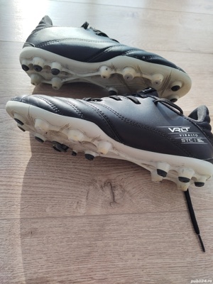 Vând adidași cu crampoane - imagine 3