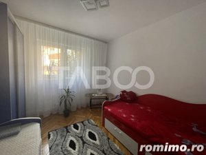 Apartament 5 camere 100 mpu etaj intermediar pivnita Cetate Alba Iulia - imagine 2