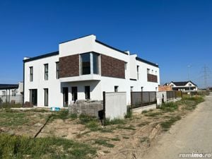 Duplex  P + E, despărțit prin camera tehnica Mosnita Noua