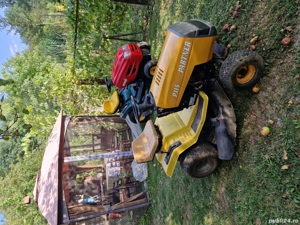 Vand  tractoras de tuns iarba