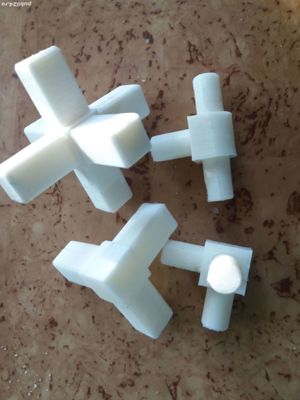 pentru garduri, balustrade etc va oferim conectori diferite unghiuri, profili patrat sau rotund