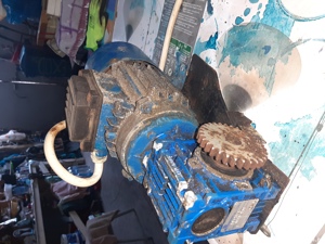 Vând motor italian echipat cu reductor, cu viteză mare de frânare, alimentat la 220v - imagine 4