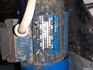 Vând motor italian echipat cu reductor, cu viteză mare de frânare, alimentat la 220v - imagine 2