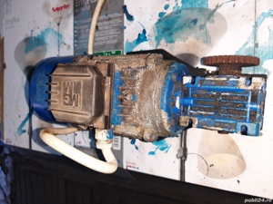 Vând motor italian echipat cu reductor, cu viteză mare de frânare, alimentat la 220v - imagine 5