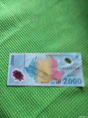 Vând bancnota de 2000 lei cu eclipsa de soare din 11 august 1999 - imagine 2