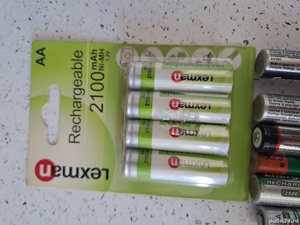 Acumulatori și încărcător.  - imagine 2