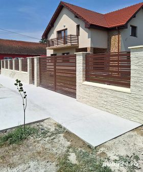 Porti si garduri metalice  tip jaluzea - probabil cele mai frumoase garduri ! - imagine 4