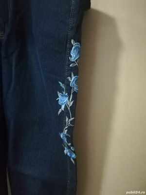 Blugi slim, NOI, brodati cu flori, pentru femei - imagine 4