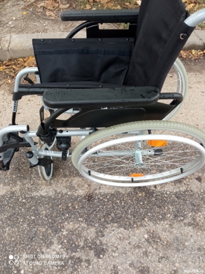 vând cărucior, rolator ajutător mers,scaun special pentru persoane cu invaliditate  - imagine 7
