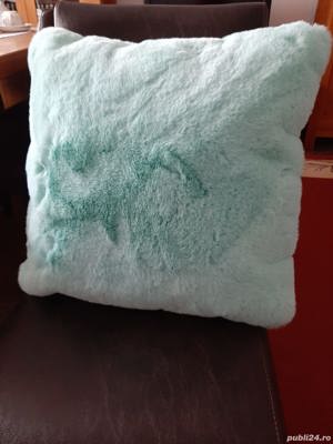 Perna decorativa roz si verde NOUA