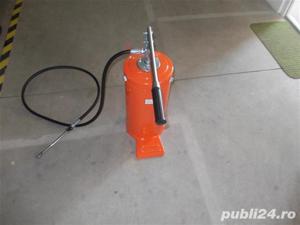 Pompa pentru gresat manuala 12Kg cu furtun 1,5m - imagine 2