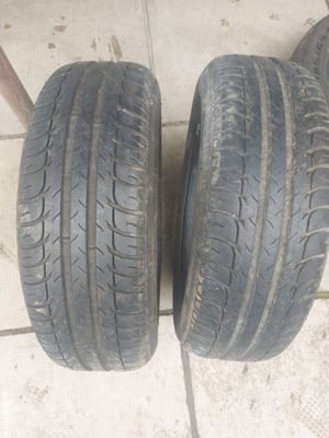 vând  două anvelope    de vară 