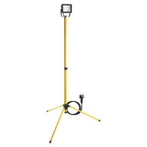 Proiector led functionabil + 4 scaune regizorale