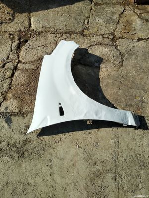 Aripa dreapta fata sandero 2008-2012 alba OCAZIE 89 lei