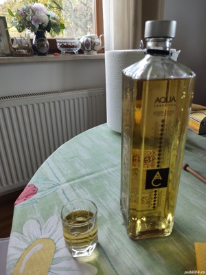 vand tuica din prune  