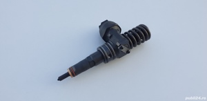 Injector VW Passat B6 1.9 TDI BKC,BXE - 038 130 073 AG