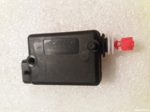 Actuator/ Motoras capota portbagaj Logan Sandero Duster 7700712901 .Nou si original Renault 