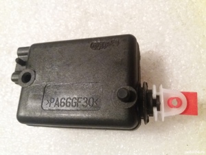 Actuator/ Motoras capota portbagaj Logan Sandero Duster 7700712901 .Nou si original Renault  - imagine 5