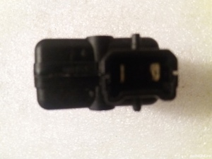 Actuator/ Motoras capota portbagaj Logan Sandero Duster 7700712901 .Nou si original Renault  - imagine 4