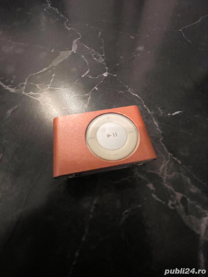 Vând iPod shuffle 