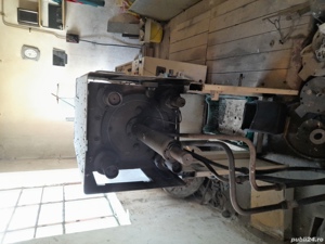 Mașină de injectat material plastic.  - imagine 2