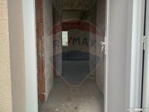 Casă / Vilă cu 4 camere de vânzare în zona 6 Vanatori - imagine 8