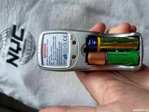 FAMEART PC10 NI-MH & NI-cd incarcator baterii AA si AAA Battery Charger