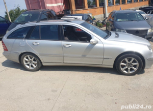 Dezmembrez Mercedes C 220 - imagine 2
