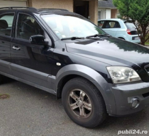 Dezmembrez Kia Sorento 2.5