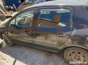 Dezmembram Peugeot 307 1.4 benzina - imagine 5