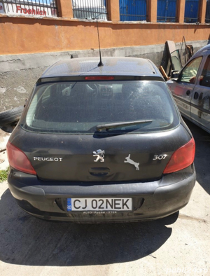 Dezmembram Peugeot 307 1.4 benzina - imagine 3