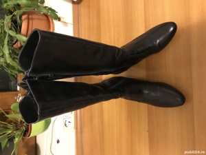 Vând una pereche cizme lungi made Germania din piele mărimea 39.  - imagine 2