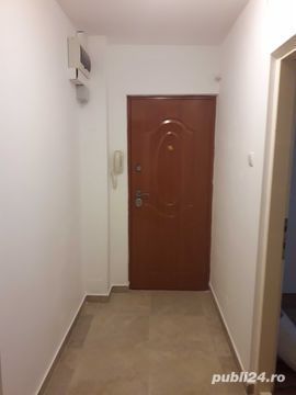 vând apartament 3 camere, micro17, cu destinație de spațiu comercial - imagine 3