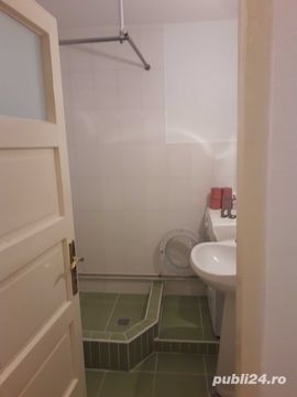 vând apartament 3 camere, micro17, cu destinație de spațiu comercial - imagine 2