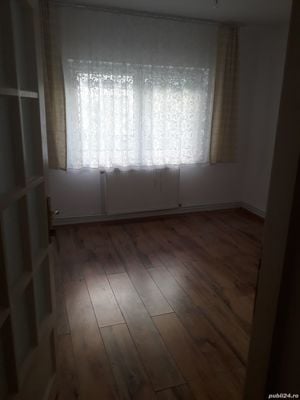 vând apartament 3 camere, micro17, cu destinație de spațiu comercial - imagine 4