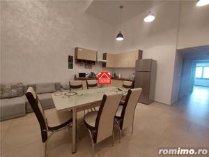 OCAZIE! Apartament cu 5 camere renovat, cu vedere spre Bv. Revolutiei. PRET REDUS!!! - imagine 12